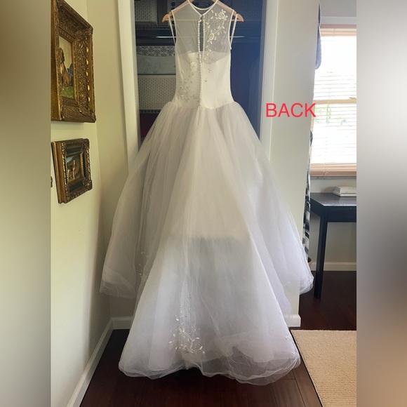 David’s Bridal Michaelangelo Wedding Dress - Picture 2 of 7